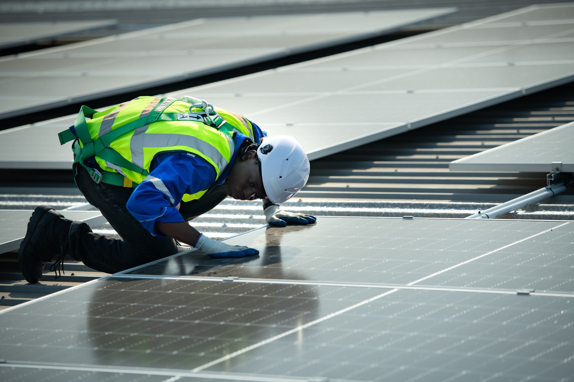 Engineer in charge of solar panel installation The installation of solar energy
